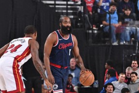 爱游戏平台-哈登重要时刻重返赛场，中国队带队取胜！-爱游戏平台